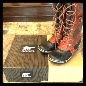 **USED-ONCE** Sorel "Conquest Carly" Boots