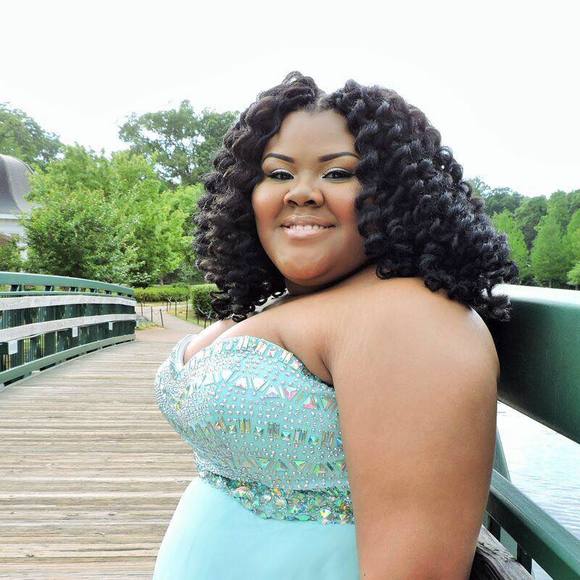 Meet your Posher, Symone - Picture 1 of 1