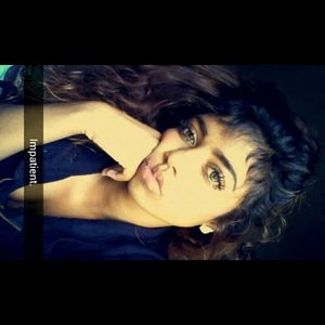 Meet your Posher, Simone