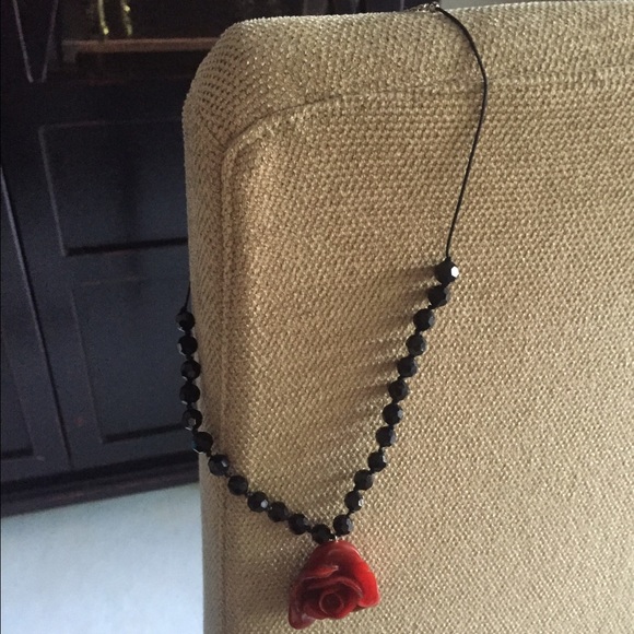 Red and black necklace from Caché , super sexy - Picture 2 of 4
