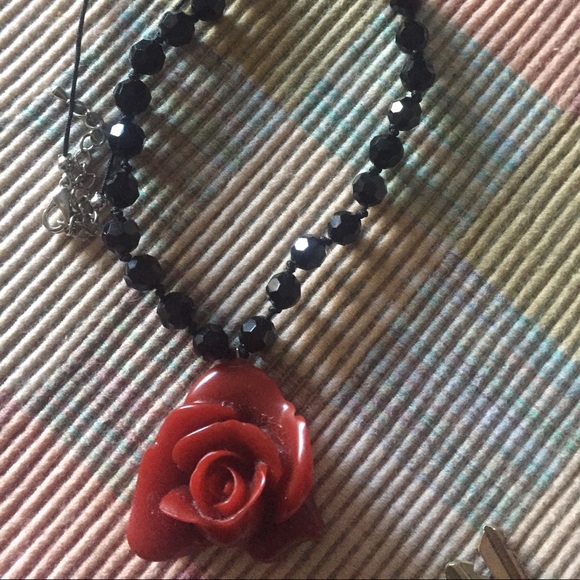 Red and black necklace from Caché , super sexy - Picture 4 of 4