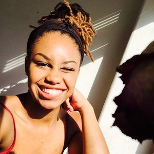 Meet your Posher, Nia