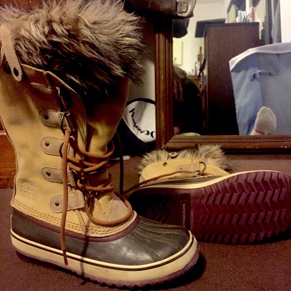Warm Sorel Winter Boots - LIKE NEW