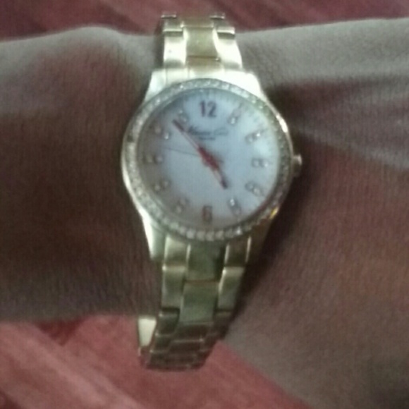 worn but very nice still( One stone missing)