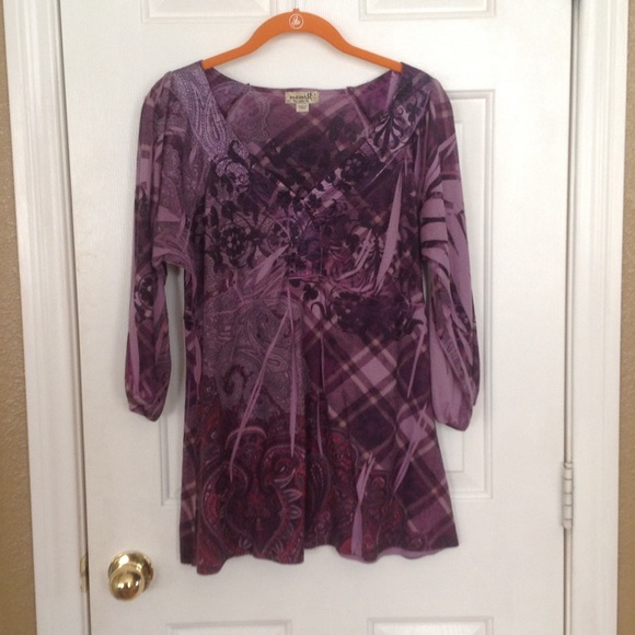 One world purple pattern top size L