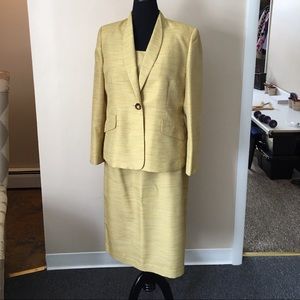 Kasper Three piece dress suit in yellow size 16
