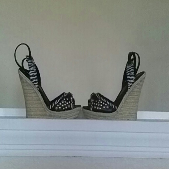 Beautiful Sandals - Picture 3 of 4