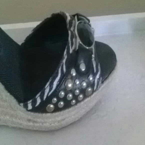 Beautiful Sandals - Picture 4 of 4