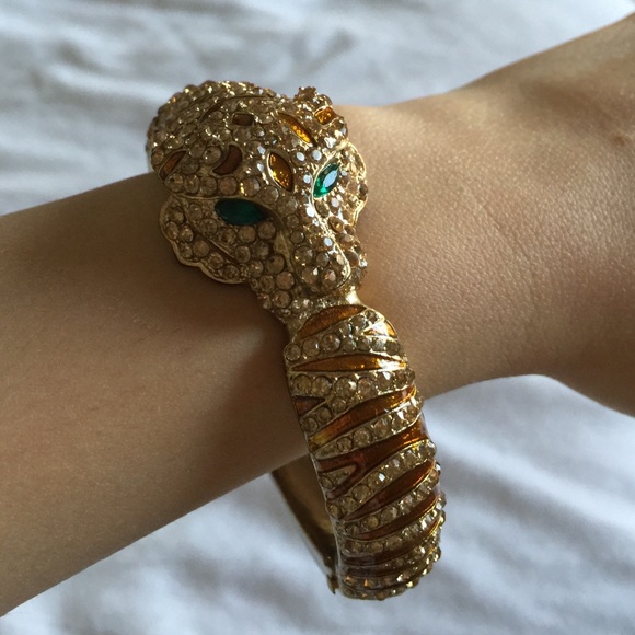 Beautiful crystal cheetah bracelet