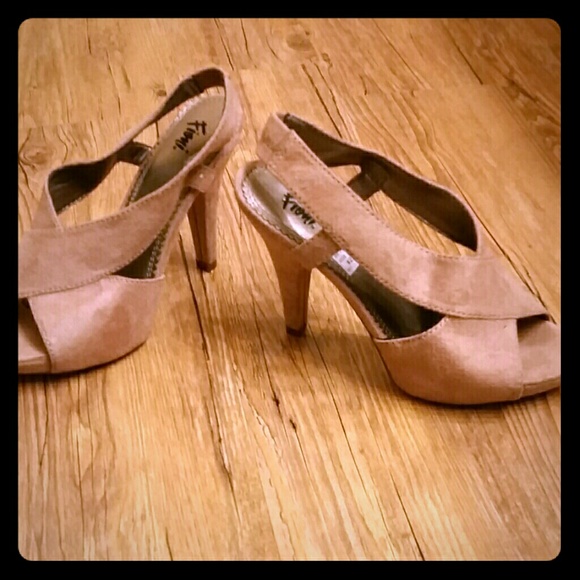 Tan suede Fioui heels 6.5