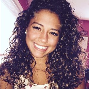 Meet your Posher, Alexis