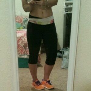 Lululemon astro crop size 6