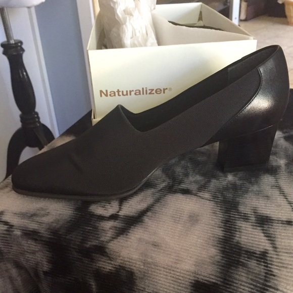 Black naturalizer loafer. New