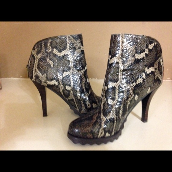 Pint booties