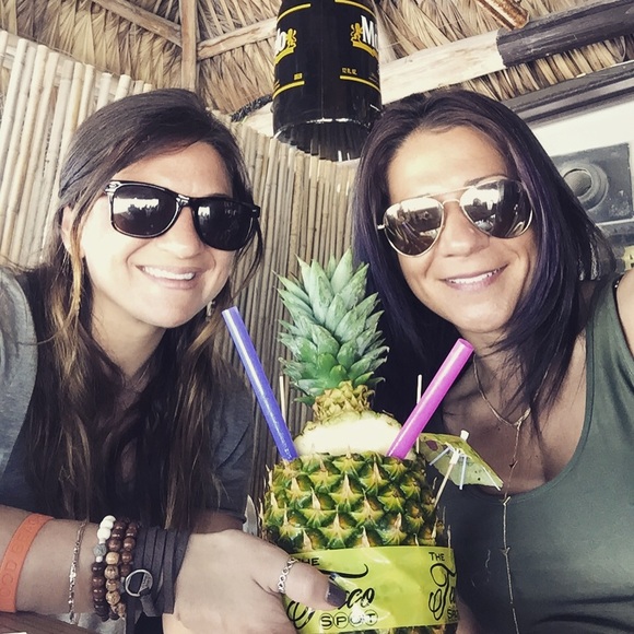 Meet your Posher, Andrea - Picture 4 of 5