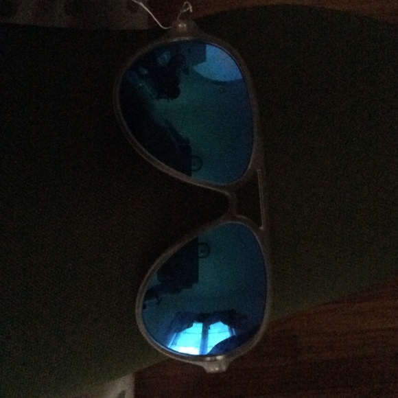 Mirrored ray ban aviators. Clear white frame.