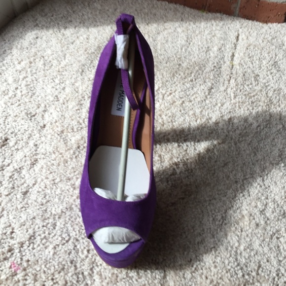 Gorgeous Steve Madden Peep-toe Platform Pumps