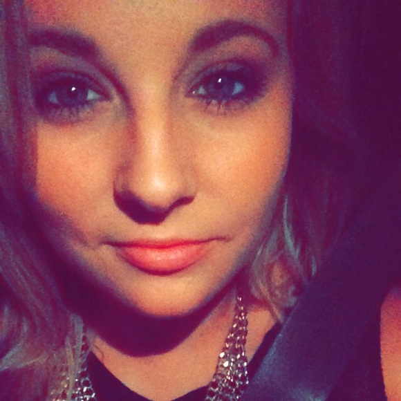 Meet your Posher, Lauren - Picture 1 of 1