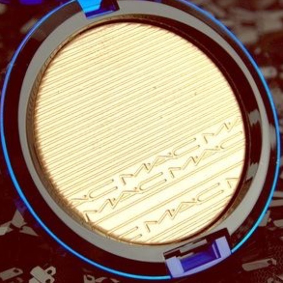 MAC Cosmetics Other - Magic of the night oh darling