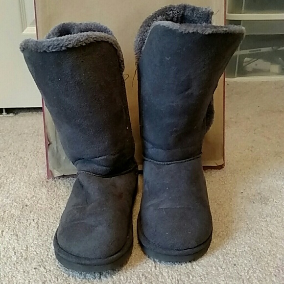 Grey boots