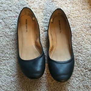 Black round toe flats