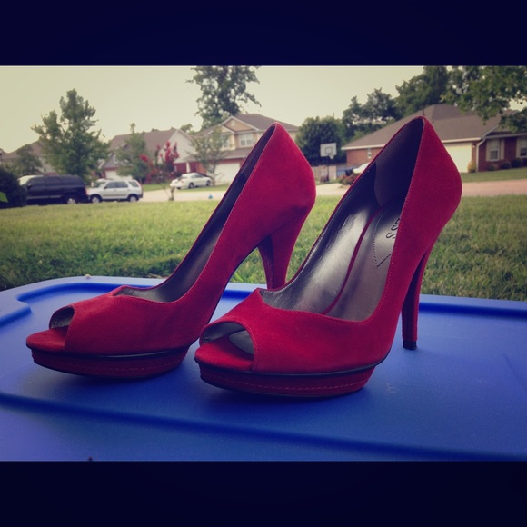 GUESS red suede platform high heals
