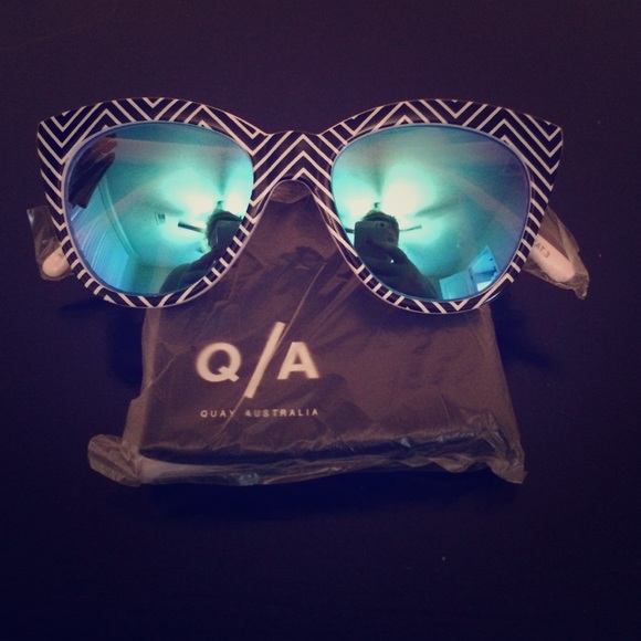 NWT Quay zig zag sunglasses