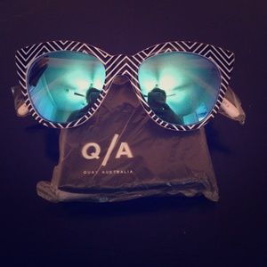 NWT Quay zig zag sunglasses