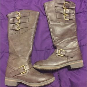 Brown/taupe riding boot with cute buckle details