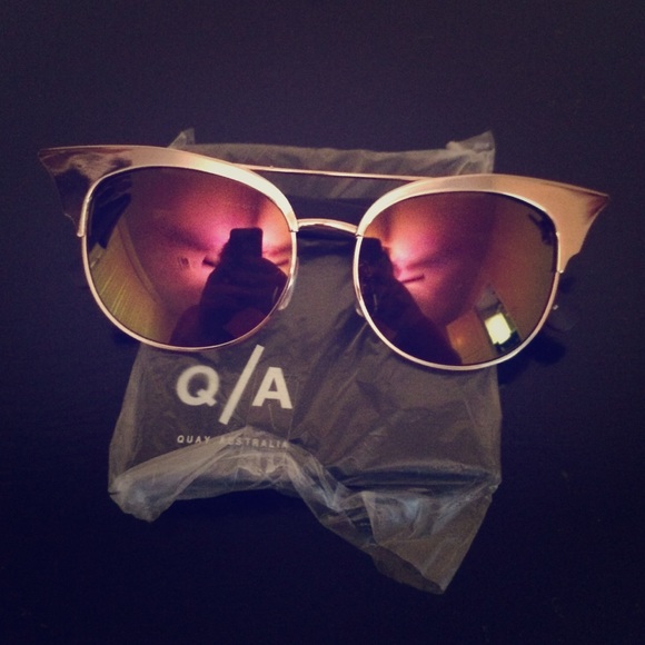 NWT quay sunglasses