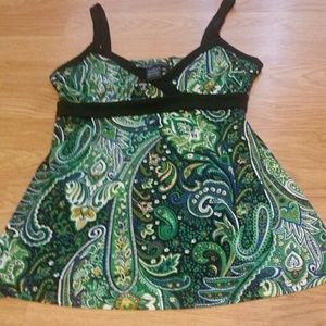 Beautiful sleeveless shirt.  Great for going .