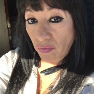 Meet your Posher, Gloria