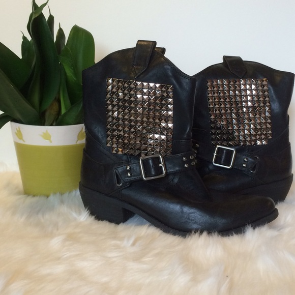 Mossimo Supply boots