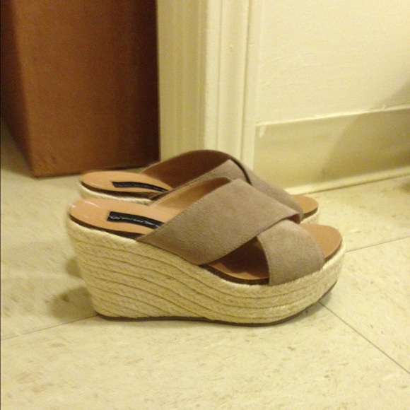 Steve Madden taupe wedge sandal