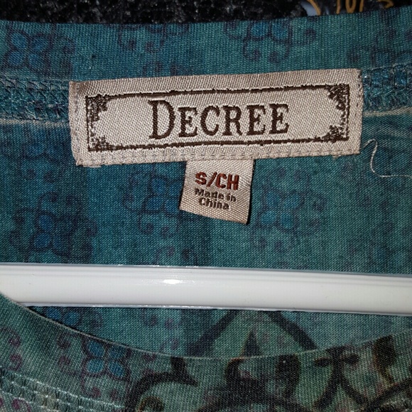 Beautiful long sleeve top! - Picture 2 of 2