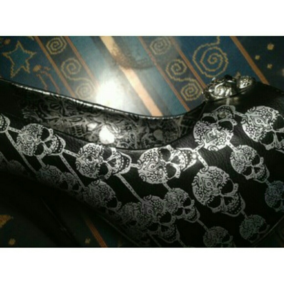 Iron Fist Heels (SKULLS EVERYWHERE ON THIS SHOE!) - Picture 2 of 4
