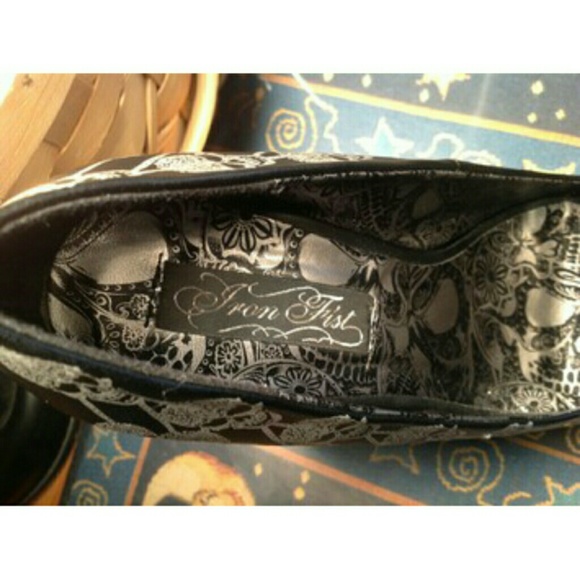 Iron Fist Heels (SKULLS EVERYWHERE ON THIS SHOE!) - Picture 3 of 4