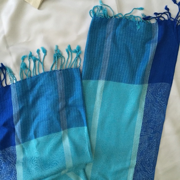 Blue scarf - Picture 2 of 2