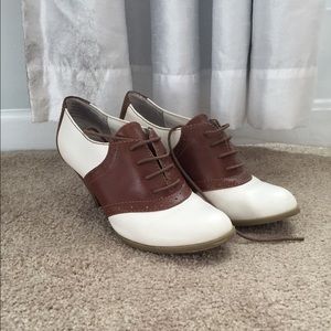 Healed Oxfords size 7.5