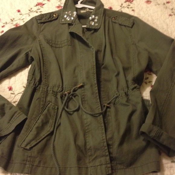 Light jacket with sequins