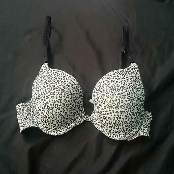 Victoria Secret bra. 34A.