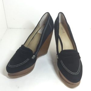 NWT Levity black suede platform wedges