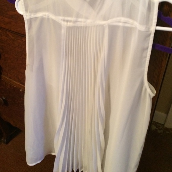 Cute cream top - Picture 3 of 3