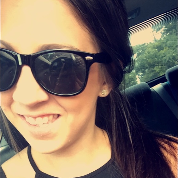 Meet your Posher, Sarah - Picture 2 of 2