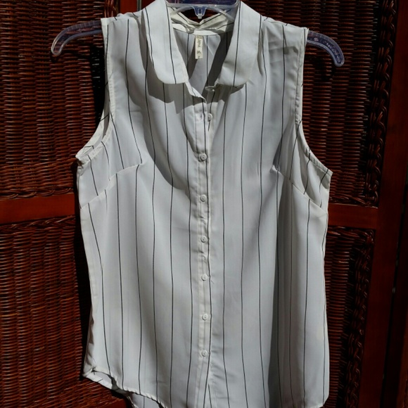 White w/black pinstripe sleeveless top.
