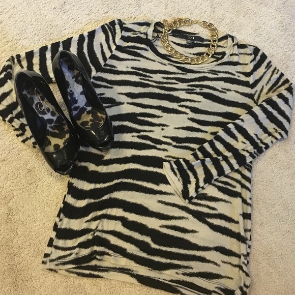 🎉HP Poshfest 2015🎉 Animal print tee