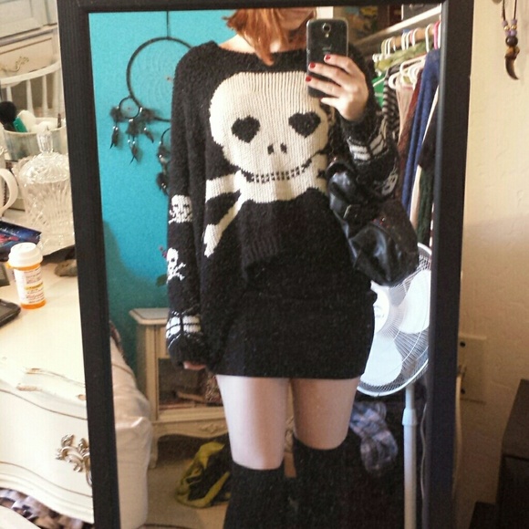Knitted Skull Sweater<3