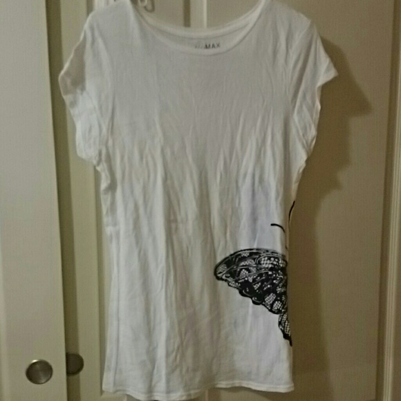 Super cute white Tee