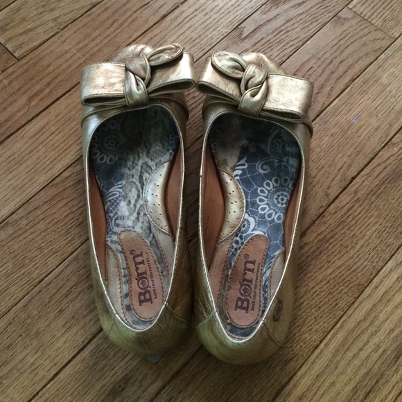 Super comfy gold and bronze flats