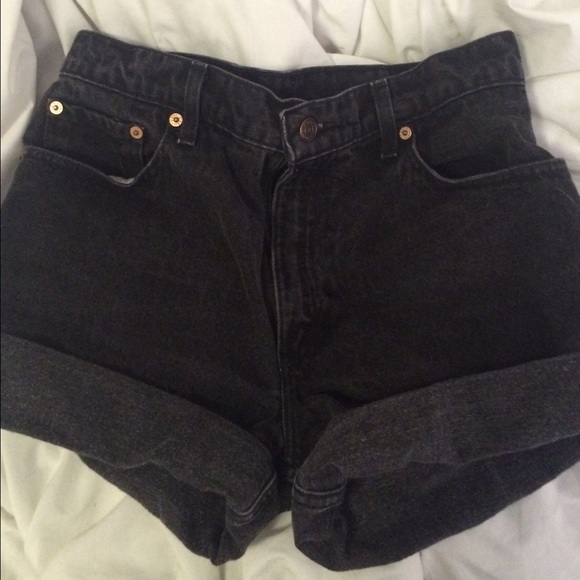 Authentic LEVI high-waist shorts